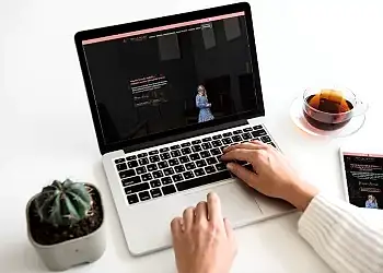 Psikolog Begüm Yemişçi için Web Tasarım ve Logo Çalışmaları Yaptık!